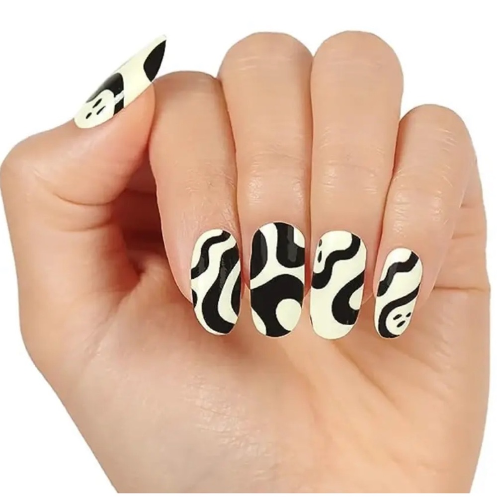 *Retired* Color Street: Feeling Fab-boo-lous | Halloween Glow in the Dark Black - Picture 12 of 14